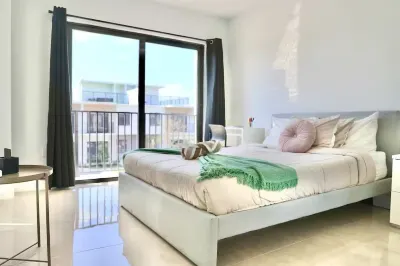 Homestead Oasis- 4BR Retreat w/ Rooftop & Views