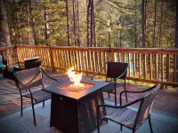 Secluded riverfront RV 7 Miles from Glacier National Park! Hotels in Coram