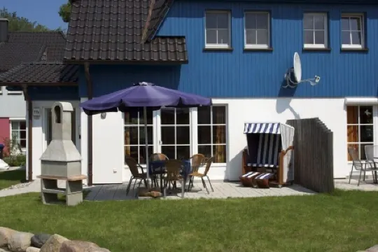 First-class semi-detached house (2009), around 90sqm, 200m from beach