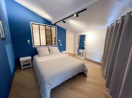 Seafront apartment on the Marina de Cassy