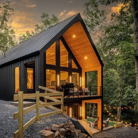 Luxe, Dogsok, Sauna,Hot Tub, FirePit, Bocce, GameRoom! Minutes to Bryce!