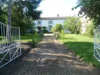 SPACIEUSE ET BELLE maison 4ch 4sdb, piscine privee, grand jardin Internet et TV