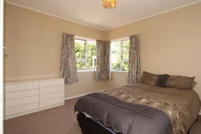 Classic 50’s Beach Bach - Handy to Everything Hotels in Paraparaumu Beach