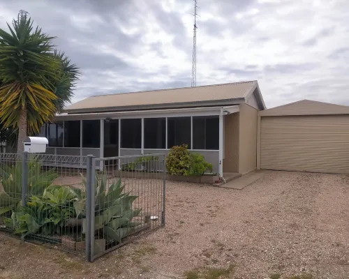 Well equipped family holiday house. Close to the beach, shops and playgrounds. Hotels in Wallaroo