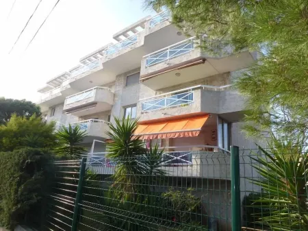 APARTMENT T3 - Private parking - 300 m SEA & BEACH Отели рядом с достопримечательностью «Camping Resort and Spa La Baume la Palmeraie»