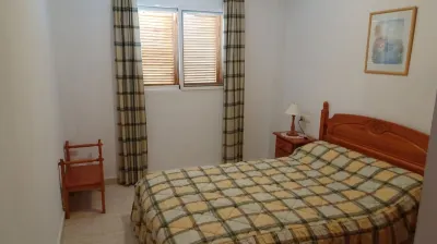 Living room with balcony and sea view, waterfront and south-facing Playas de Vera附近的飯店