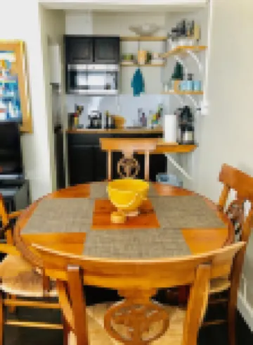 Quaint Historic Apartment in Walkable Downtown #5