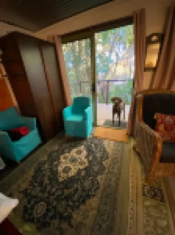 This pet friendly retreat is excellent to relax over looking a "rain forest
