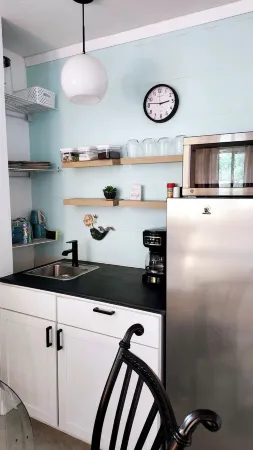 Artist’s Cozy Studio Retreat, A short walk to Mobile Bay and Downtown Fairhope