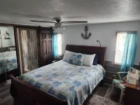 Escape to Your Cozy Waterfront 2-Bedroom Cottage, Kayaks & Canoes Included!