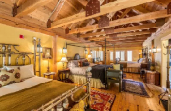 Beautiful & One-of-a-Kind Downtown Minturn Apartment. Minutes to Vail.