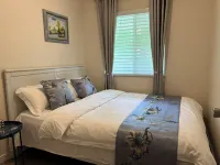 Coquitlam Center, Two-bedroom Suite, Newly Renovated, Steps to SkyTrain Hotels near Carnoustie Golf Club