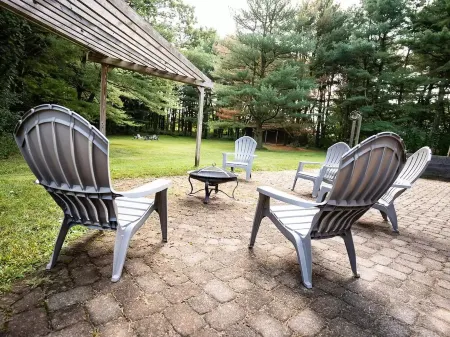 Serenity on Seven Acres - Luxurious Log Cabin