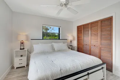 4 BR Luxurious Equestrian Pool Home on 2 Acres Iglesia de Adoracion Cristo Reina 주변 호텔