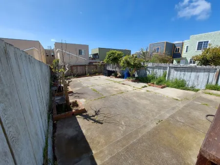 Spacious 3 bdrm, 8 beds, 2 baths w/ full kitchen