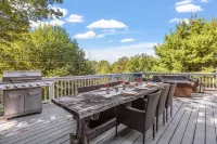 Dog Friendly Lake Winnie Mountain View Getaway