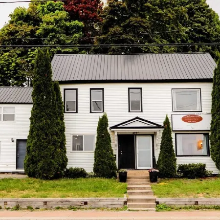 River View by the Border, stylish cozy centrally located in downtown St Stephen!