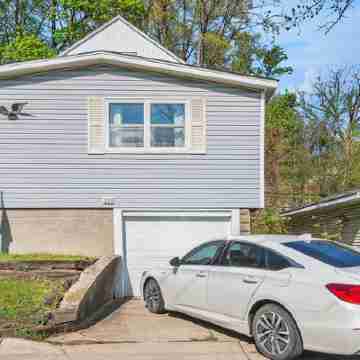 City Views at Downtown Overlook • 2BR Retreat Hotel Exterior