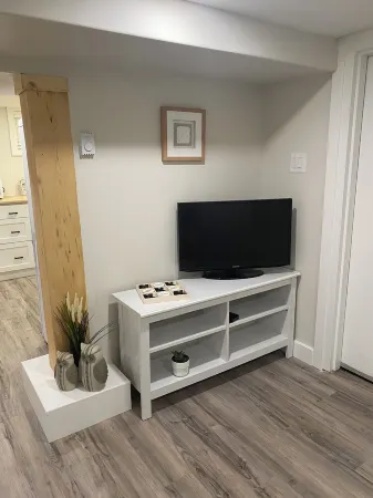 Gertie's Nook: Charming Private Studio Space close to everything!