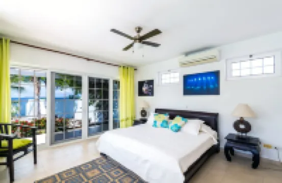 Luxury oceanfront villa, full AC private pool, direct ocean access, great diving