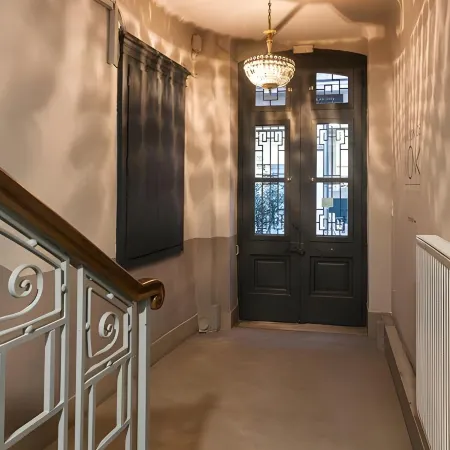 MONK Monastiraki Suites Отели рядом с достопримечательностью «Мечеть Тзисдаракис»