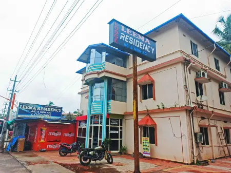 Leema Residency Отели рядом с достопримечательностью «Shri Murdeshwara Beach»
