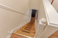 Cozy Apartment in quiet neighborhood with quick access to everything you need!