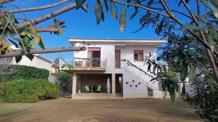 Panarea House - Detached cottage by the sea