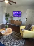 Charming Two-Bedroom Retreat: Your Ideal Urban Oasis Awaits!