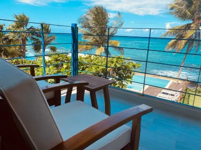 Cozy Seaside Condo Perfect for a Relaxing Getaway のホテル