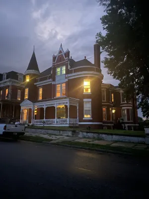 Robidoux Retreat Hotels near Pony Express National Museum