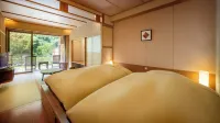 志戶平溫泉.遊泉志伊達旅館 宮澤賢治記念館への階段附近的飯店