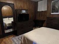 Charming 2-bedroom apartment with full kitchen 10-15 mins from NYC Times Sq. GED TESTING CENTER 주변 호텔