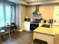 Modern 1 Bedroom, 10 minute walk to Downtown