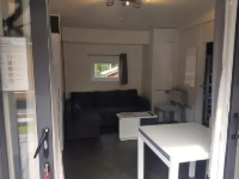 Cozy mobile home on the lake (WA 105) Hotels in Wackersdorf