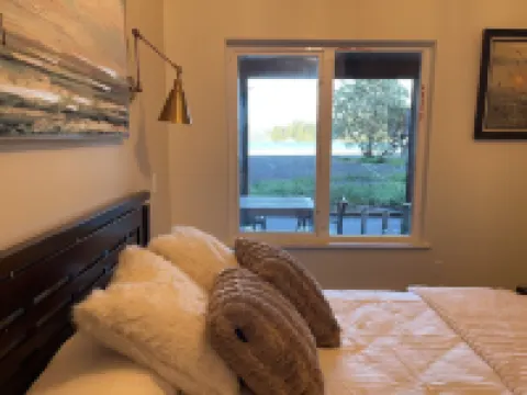 2 bedroom Oceanfront  - Billing spit Hotels in Sooke