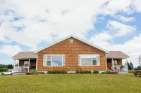 Unit 1 - Bay view duplex cottage near coffee shops, restaurants and beach Các khách sạn ở 