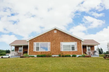 Unit 1 - Bay view duplex cottage near coffee shops, restaurants and beach