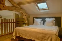 Magnifique Bastide Gascogne Équipement Haut de Gamme Avec Piscine Hotels in Bernede