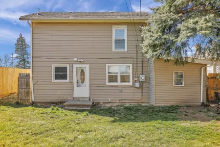 5 Bedroom 7 Beds Cozy and Spacious Home Отели рядом с достопримечательностью «Капитолий штата Мичиган»