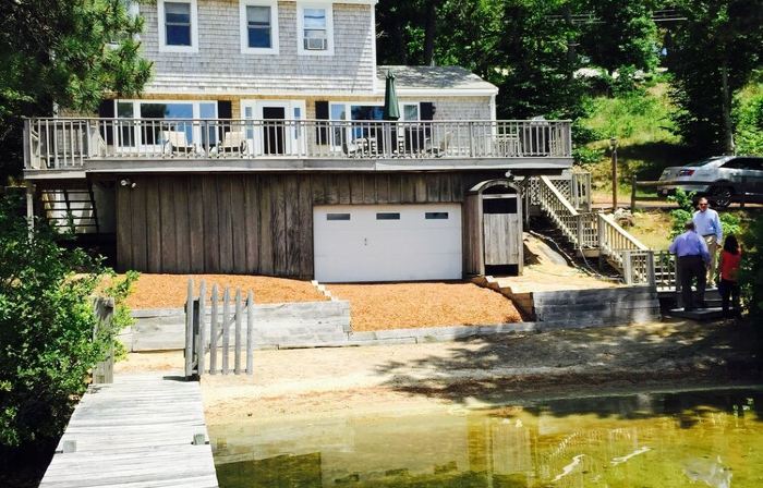 Cozy lake house minutes to Craigville Beach