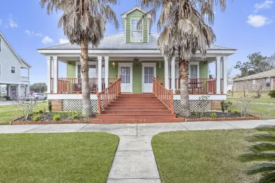 The Wave @ Coastal Retreat Villas Hotels near W J Quarles Elementary School