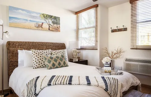 BEACH RESORT. Walk to beach+Pool+WiFi+AC+free PK