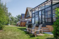 Riverside House: riverfront vacation home with private dock. Hotels in der Nähe von Westben