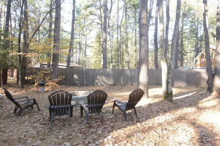 Newly Renovated Rustic Cabin Отели в г. Тамворт