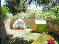 ENTIRE HOUSE 3 BEDROOMS. 5 people 145 € PER NIGHT WIFI SWIMMING POOL JACUZZI