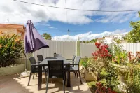 Monte S José House (3 suites. Large private garden and pool) in quiet location