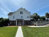 Escape to Nature: Exquisite Retreat Perfect for Gatherings near Charlottesville