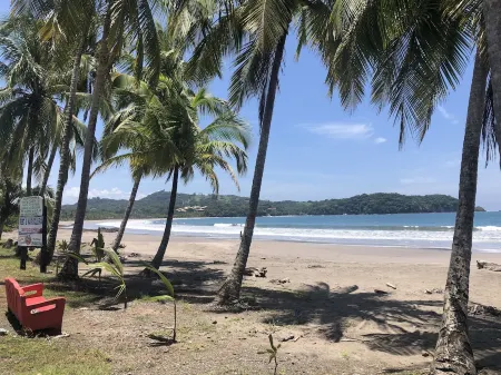 Charming I bedroom with kitchen apartment 2 blocks from the beach.