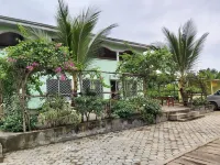Deux-Palmes-Kribi, close to the beach (200m), comfortable and family-friendly Hotels in Ocean